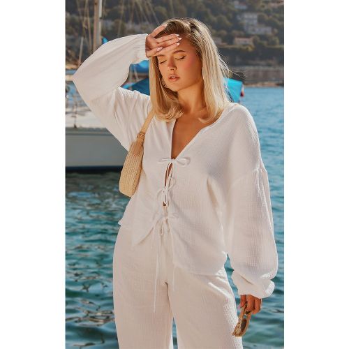 Chemise texturée en étamine blanche nouée devant | Taille 38 - PrettyLittleThing - Modalova