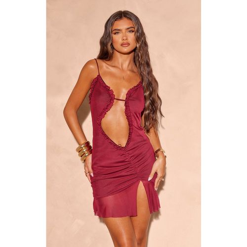 Robe moulante en mesh rouge froncé à découpes et bordures volantées - PrettyLittleThing - Modalova