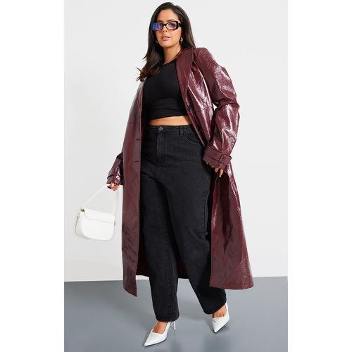 Plus Manteau long en PU texturé brillant - PrettyLittleThing - Modalova