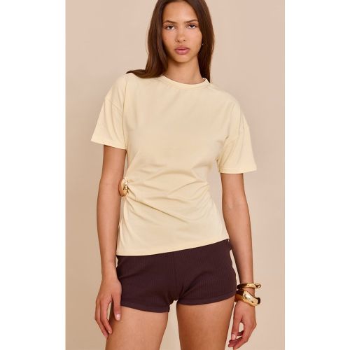 T-shirt à empiècement et ourlet asymétrique - PrettyLittleThing - Modalova