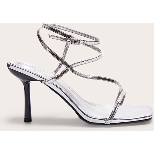 Sandales carrées à talons métalliques en PU à brides fines asymétriques - PrettyLittleThing - Modalova