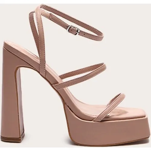 Sandales carrées en PU à talon et plateforme - PrettyLittleThing - Modalova