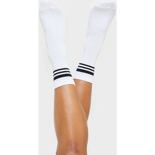 Chaussettes de sport blanches à rayures - PrettyLittleThing - Modalova