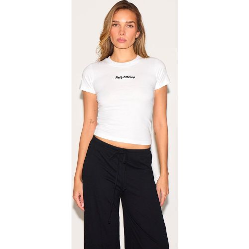 T-shirt ajusté brodé PLT | Taille 38 - PrettyLittleThing - Modalova
