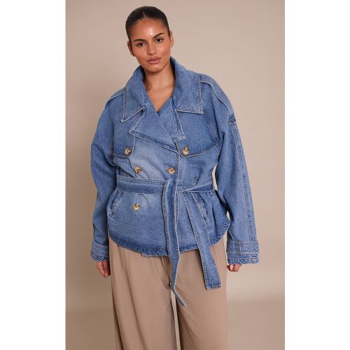 Plus Trench court en jean vintage moyen délavé à boutons et ceinture | Taille 48 - PrettyLittleThing - Modalova