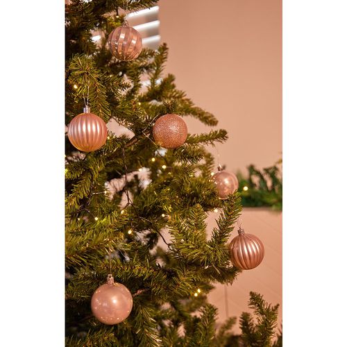 Christmas Lot de 20 boules de noël luxe assorties à motifs dorés et rosés - PrettyLittleThing - Modalova