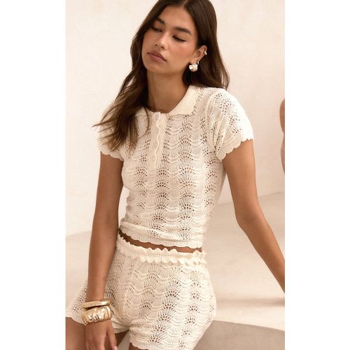 Top en maille style crochet écrue à col polo | Taille Large - PrettyLittleThing - Modalova