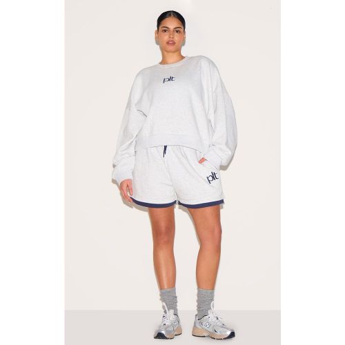 Plus Short en sweat imprimé "PLT" - PrettyLittleThing - Modalova