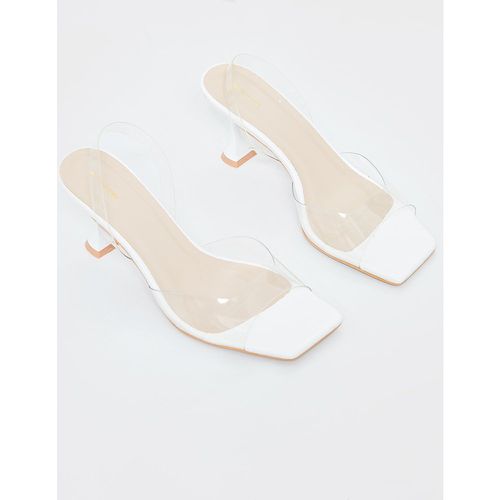 Sandales ouvertes carrées blanches à brides transparentes et petit talon évasé - PrettyLittleThing - Modalova