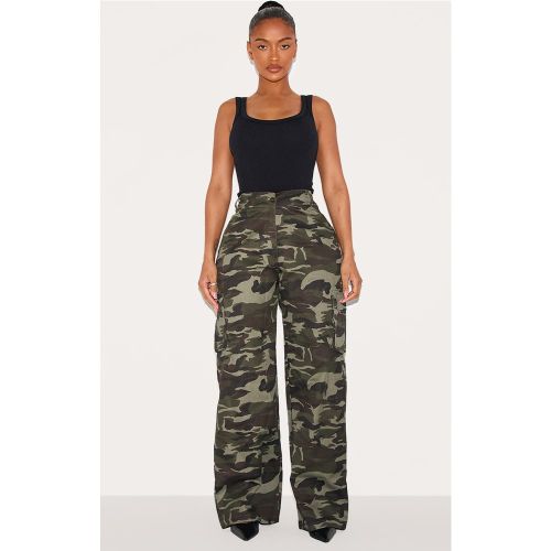 Shape Pantalon droit style cargo imprimé camouflage à détail zip - PrettyLittleThing - Modalova