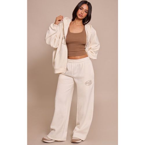 Petite Pantalon sweat droit en coton polaire écru imprimé "Sports Club" | Taille Large - PrettyLittleThing - Modalova