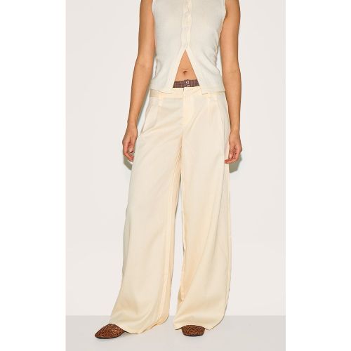 Pantalon droit tissé butter cream à détail boxer rayé contrasté - PrettyLittleThing - Modalova