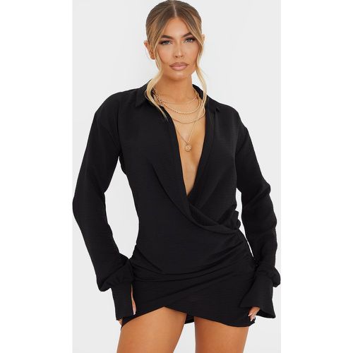 Robe chemise tissée texturée très décolletée à manchettes évasées - PrettyLittleThing - Modalova