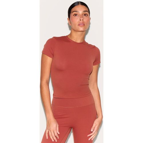 Petite Top de sport court en Sculpt à manches courtes - PrettyLittleThing - Modalova