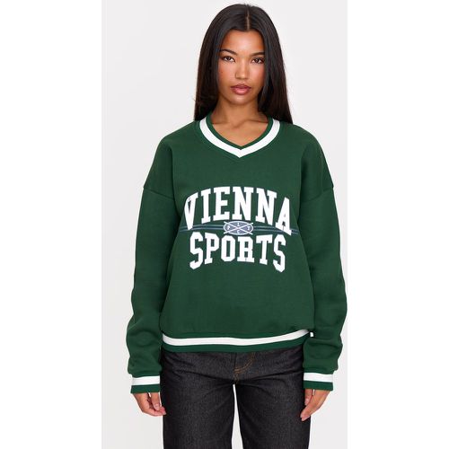 Sweat à col en V et imprimé "Vienna Sports" - PrettyLittleThing - Modalova