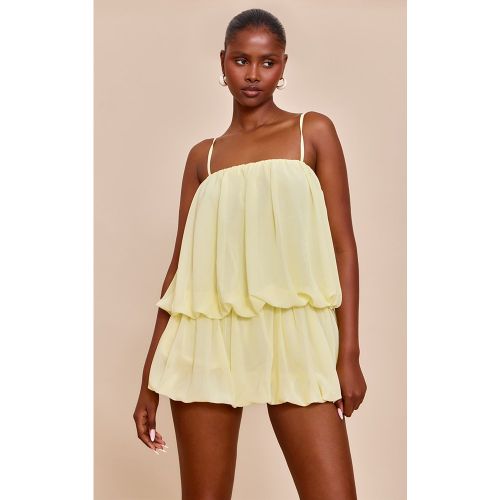 Robe droite en mousseline de soie froncée à bretelles fines - PrettyLittleThing - Modalova