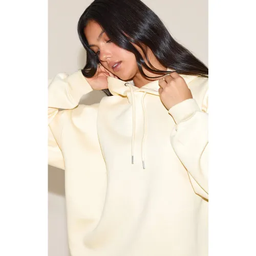 Crème au beurre Sweat à capuche oversize - PrettyLittleThing - Modalova