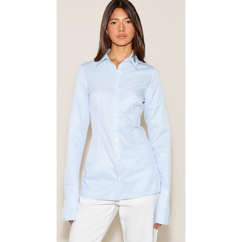 Chemise ajustée en coton à rayures - PrettyLittleThing - Modalova