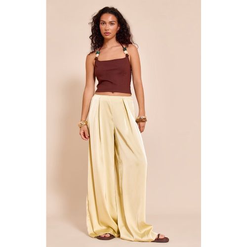 Pantalon large satiné plissé - PrettyLittleThing - Modalova