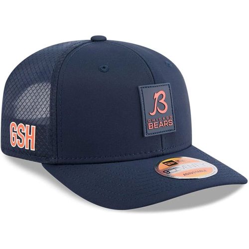 NFL Sideline 2025 Chicago Bears Navy 9SEVENTY Trucker Stretch Snap Cap Chicago Bears logo patch on front GSH wordmark sidepatch on right NFL logo on r - shopify_EU_15001814237566_55327571345790 - Modalova
