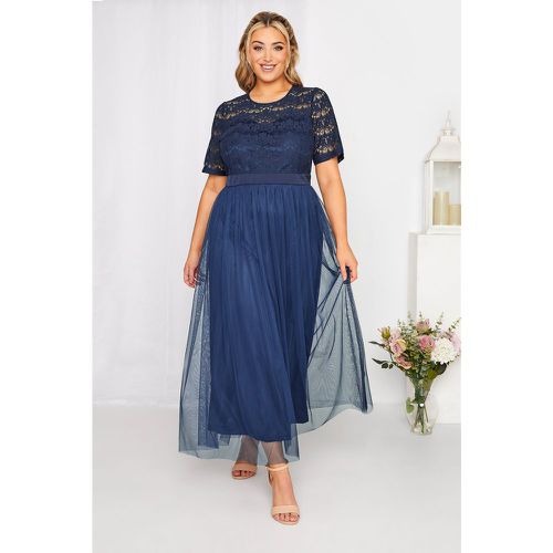 Robe Marine Maxi Dentelle Demoiselle D'honneur, Grande Taille & Courbes - Yours London - Modalova