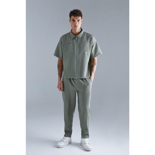 Ensemble plissé avec chemise à manches courtes et pantalon élastiqué - L - Boohooman - Modalova