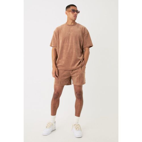 Man Velour Oversized T-shirt & Pinktuck Shorts Set - Boohooman - Modalova