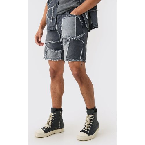 Distressed Patchwork Relaxed Denim Short In Charcoal - Boohooman - Modalova