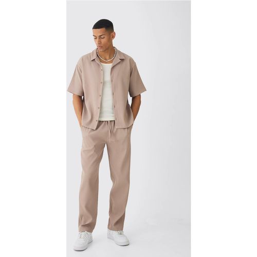 Ensemble oversize avec chemise plissée à manches courtes et pantalon droit - S - Boohooman - Modalova