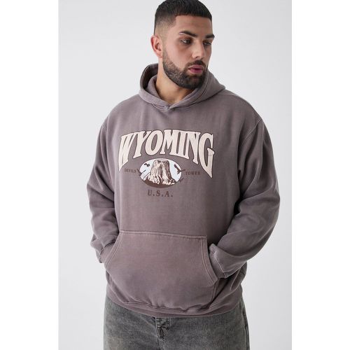 Grande taille - Sweat à capuche oversize délavé à imprimé Wyoming - XXXL - Boohooman - Modalova