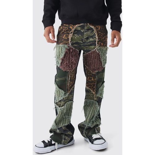 Pantalon flare large patchwork à imprimé camouflage - 34R - Boohooman - Modalova