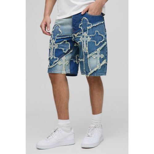 Short en jean large à écussons - 28 - Boohooman - Modalova