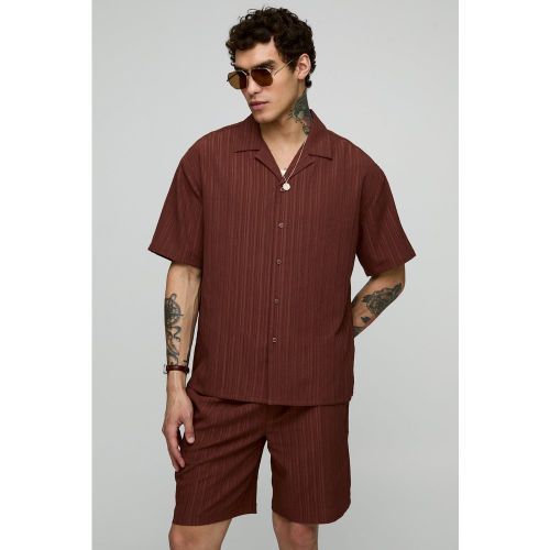 Ensemble oversize texturé avec chemise à manches courtes et short - S - Boohooman - Modalova
