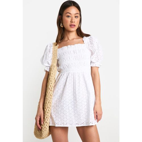 Petite" - Robe Froncée Brodée À Manches Bouffantes - 40 - boohoo - Modalova