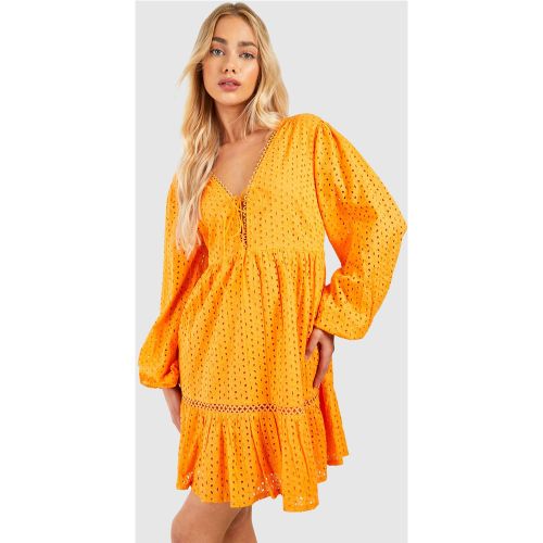 Robe Courte Brodée À Col V - 36 - boohoo - Modalova
