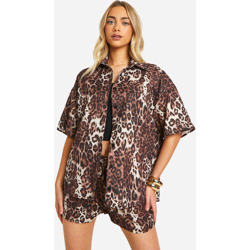 Leopard Oversized Boxy Short Sleeve Shirt - boohoo - Modalova