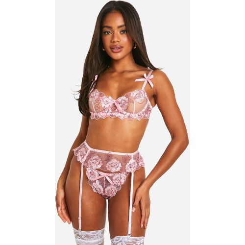 Ensemble De Lingerie En Dentelle Avec Brassière, String Et Porte-Jarretelles - L - boohoo - Modalova