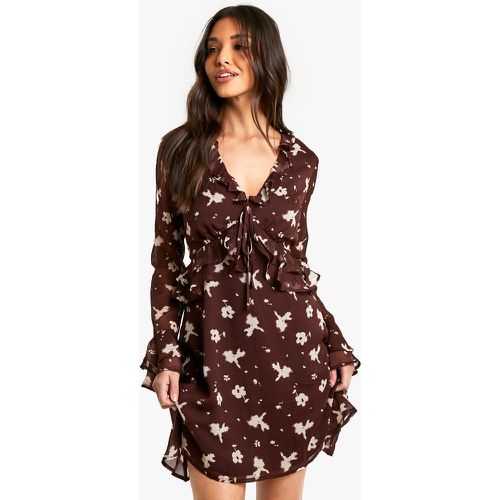 Robe Courte Fleurie À Manches Volantées - 38 - boohoo - Modalova