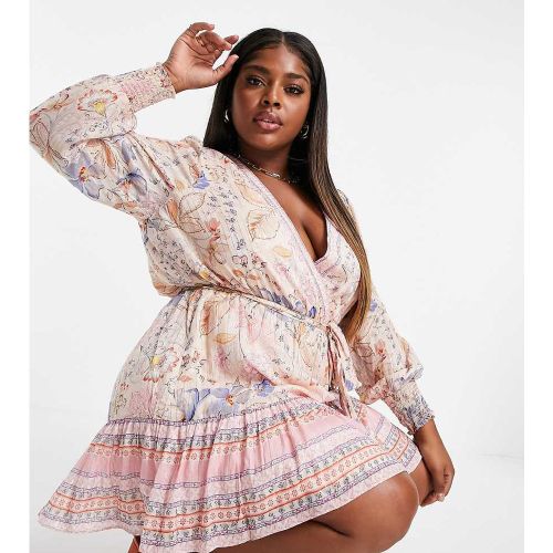 Robe courte cache-cœur style kimono avec liens et motif cachemire - Forever New Curve - Modalova