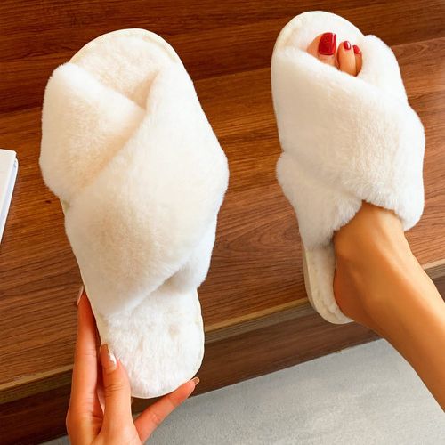 Sandales plates duveteux croisé - SHEIN - Modalova