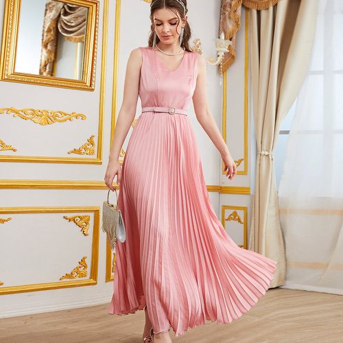 Robe plissé ceinturé en satin - SHEIN - Modalova