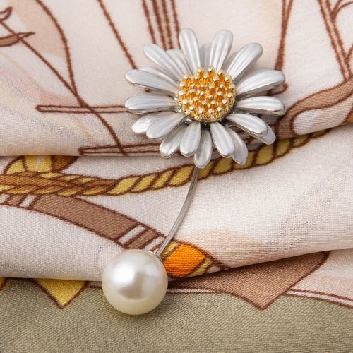 Épingle à foulard fleur et fausse perle - SHEIN - Modalova