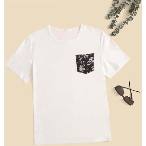 T-shirt contrastant fleuri à poche - SHEIN - Modalova