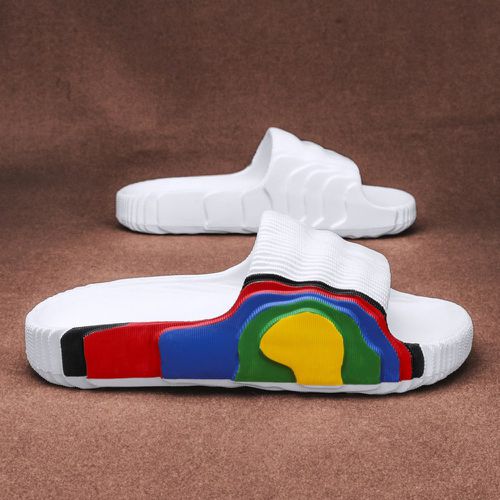 Pantoufles de bain à blocs de couleurs texturé - SHEIN - Modalova