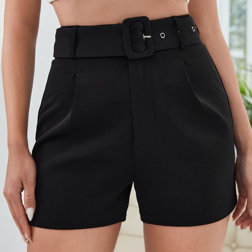 Short ceinturé à plis à boucle - SHEIN - Modalova