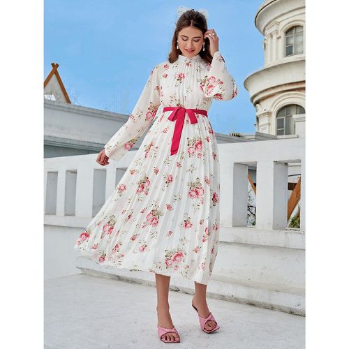 Robe à imprimé floral ceinturé plissé en mousseline - SHEIN - Modalova