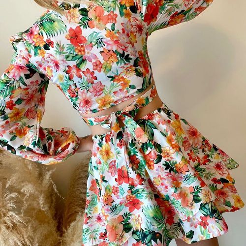 Robe à imprimé floral à nœud ajouré à volants - SHEIN - Modalova