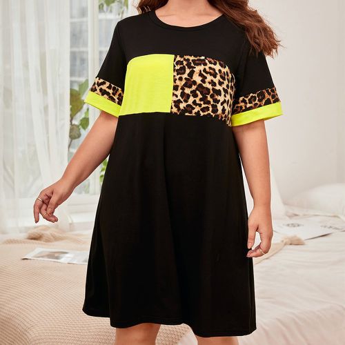 Robe t-shirt à léopard à blocs de couleurs - SHEIN - Modalova