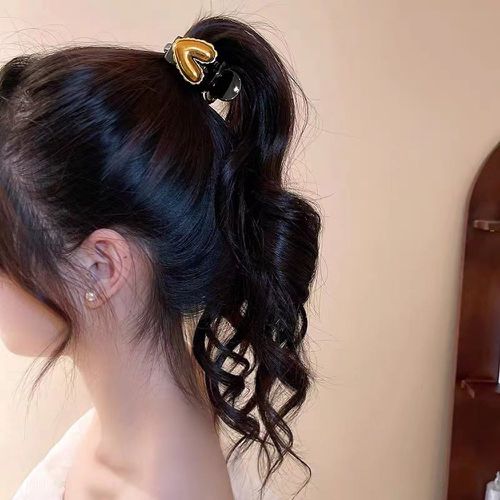 Griffe à cheveux à détail cœur - SHEIN - Modalova