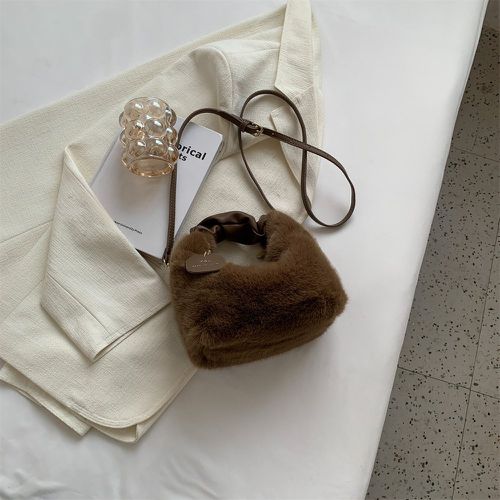 Sac hobo minimaliste en tissu duveteux avec à breloque lettre - SHEIN - Modalova
